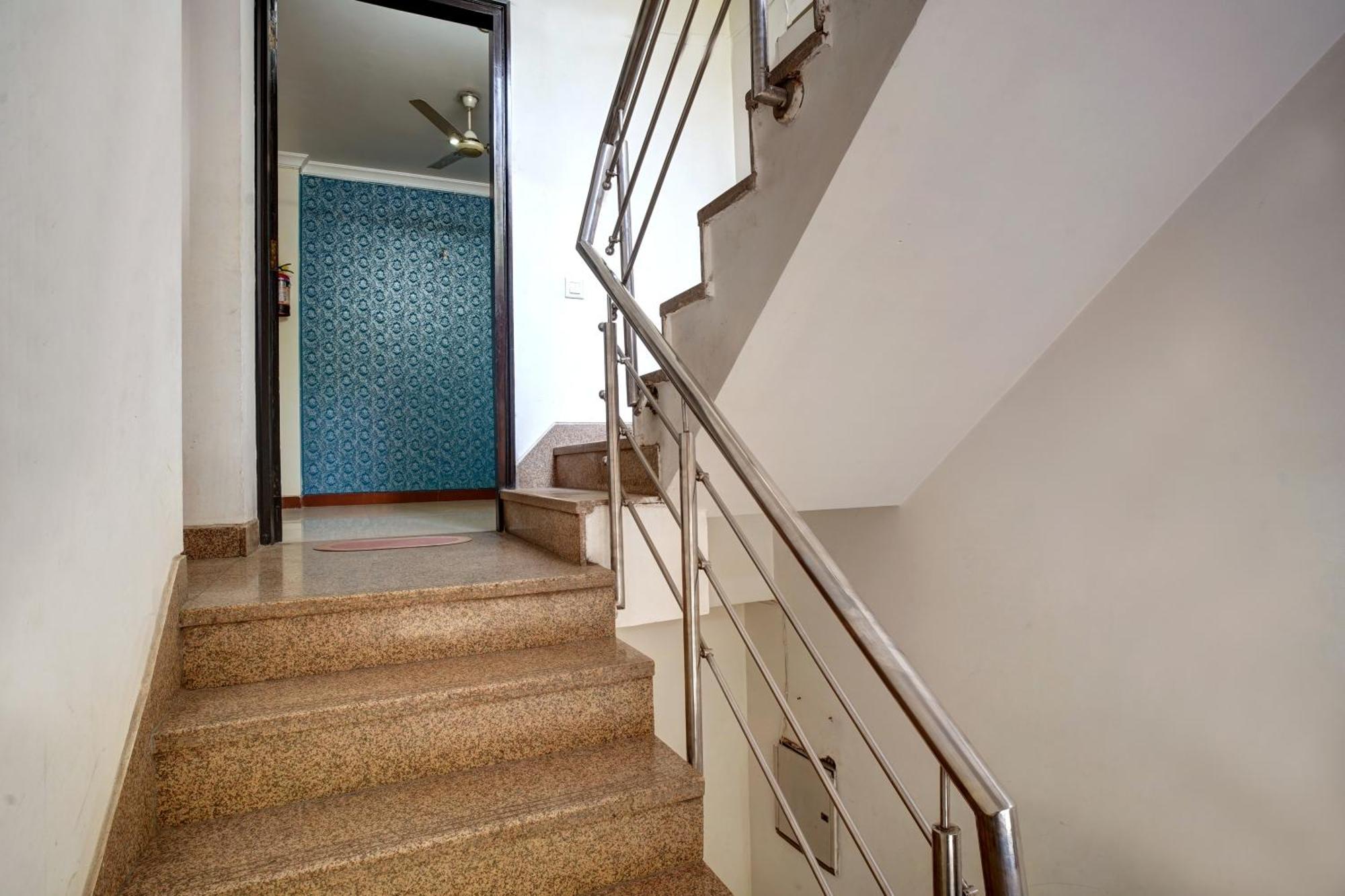 Nexhub Stay - Huda City Centre Гургаон Екстериор снимка